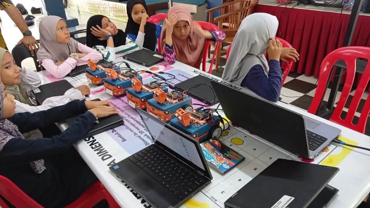 Aktiviti Robotik DuEIT Learning Centre